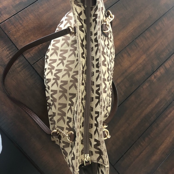 Michael Kors MK purse - Picture 5 of 6